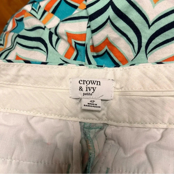 🌻Crown & Ivy Women’s Geometric Print Shorts - Size 4P - VGUC - Picture 6 of 9